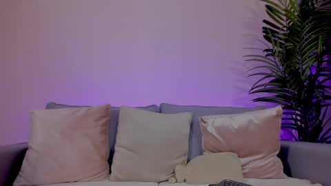 Sarah Luna online show from 05-20-26, 12:11