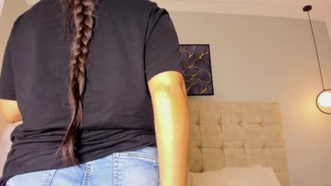 Snapshot of mia_dolls18 chatting on 05-24-26, 04:17 MIA help me get to 25 hands up online show from 05-24-26, 04:17