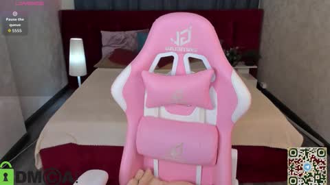 mia_e1fie online show from 12-15-25, 08:07