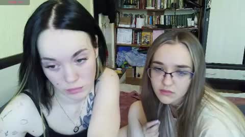 Mia and Jenny online show from 07-02-26, 10:21