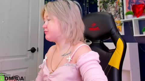 Mia online show from 05-13-26, 03:48