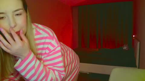 Mia online show from 03-01-25, 03:43