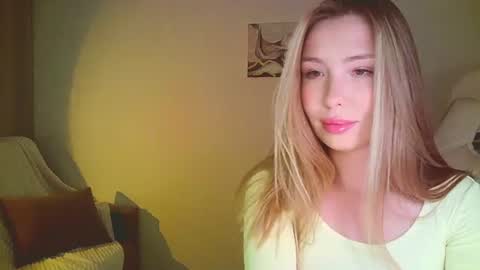 Snapshot of mia_fleur_ chatting on 07-17-26, 10:25 Mia online show from 07-17-26, 10:25