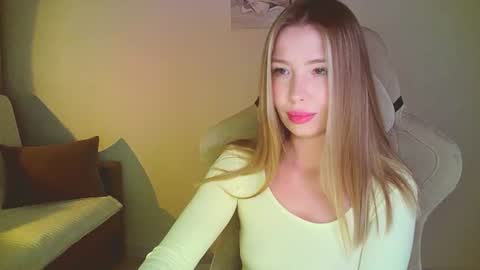 Snapshot of mia_fleur_ chatting on 07-20-26, 10:45 Mia online show from 07-20-26, 10:45