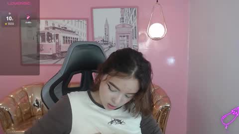 Mia online show from 12-21-25, 01:18