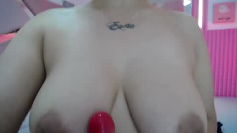 Snapshot of mia_garcia28 chatting on 06-10-26, 01:54 mia_garcia28 online show from 06-10-26, 01:54