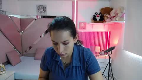 Snapshot of mia_garcia28 chatting on 07-09-26, 02:43 mia_garcia28 online show from 07-09-26, 02:43