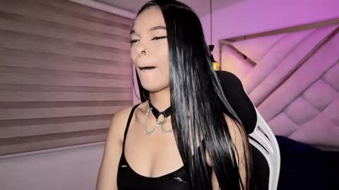 Mia online show from 05-02-26, 04:39