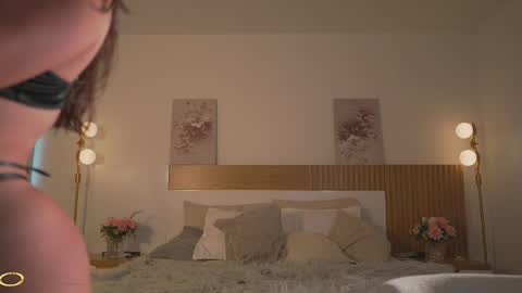 Snapshot of mia_greyy chatting on 05-02-26, 10:37 online show from 05-02-26, 10:37