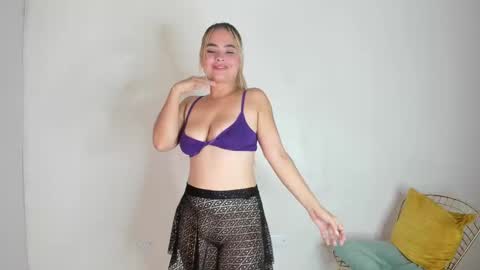 Mia online show from 01-08-25, 11:19