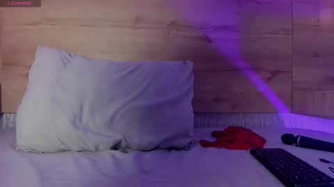  I am Mia  online show from 12-22-25, 04:04