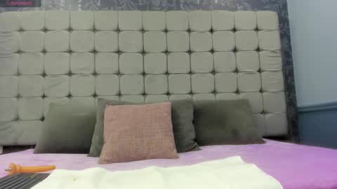 Snapshot of mia_hornny chatting on 11-10-25, 01:10 Mia online show from 11-10-25, 01:10