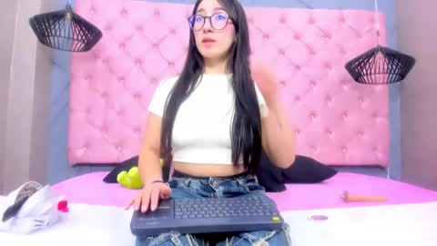 Snapshot of mia_hornny chatting on 01-14-26, 12:33 Mia online show from 01-14-26, 12:33