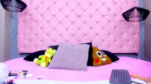 Snapshot of mia_hornny chatting on 01-15-26, 01:37 Mia online show from 01-15-26, 01:37