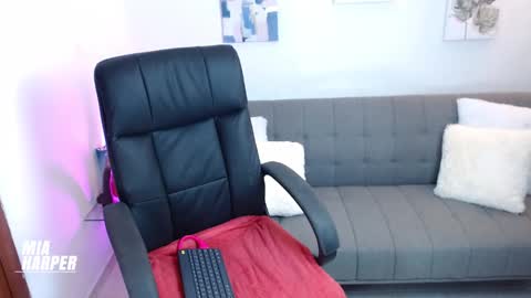 Mia online show from 09-14-25, 03:05