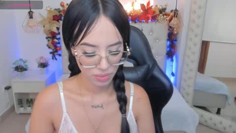 Snapshot of mia_jonnees chatting on 12-03-24, 12:49 online show from 12-03-24, 12:49