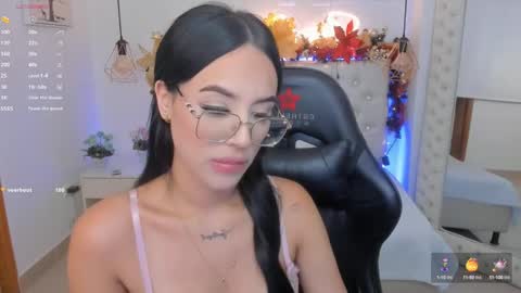 Snapshot of mia_jonnees chatting on 12-04-24, 01:09 online show from 12-04-24, 01:09
