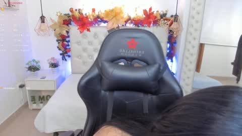 Snapshot of mia_jonnees chatting on 12-05-24, 12:55 online show from 12-05-24, 12:55