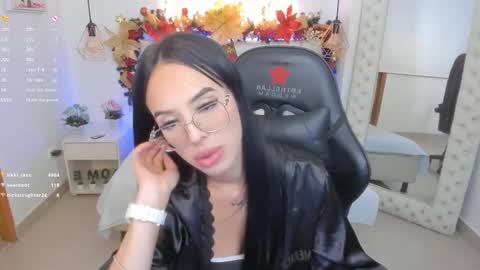 Snapshot of mia_jonnees chatting on 12-09-24, 03:33 online show from 12-09-24, 03:33