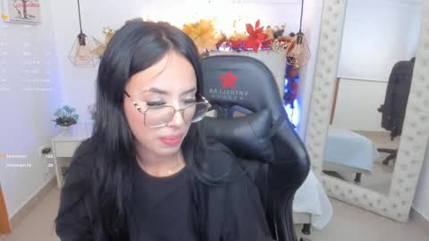 Snapshot of mia_jonnees chatting on 12-12-24, 01:17 online show from 12-12-24, 01:17