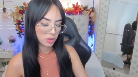 Snapshot of mia_jonnees chatting on 12-20-24, 01:11 online show from 12-20-24, 01:11