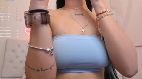 Snapshot of mia_jonnees chatting on 01-09-25, 06:15 online show from 01-09-25, 06:15