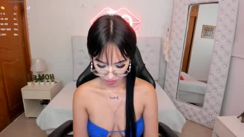 Snapshot of mia_jonnees chatting on 01-11-25, 03:42 online show from 01-11-25, 03:42
