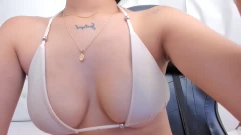 Snapshot of mia_jonnees chatting on 01-16-25, 03:24 online show from 01-16-25, 03:24