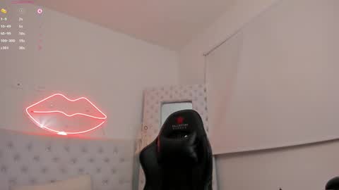 Snapshot of mia_jonnees chatting on 01-25-25, 03:20 online show from 01-25-25, 03:20