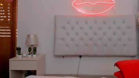 Snapshot of mia_jonnees chatting on 01-25-25, 06:24 online show from 01-25-25, 06:24