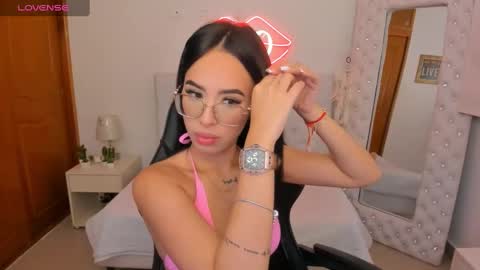 Snapshot of mia_jonnees chatting on 01-30-25, 12:48 online show from 01-30-25, 12:48