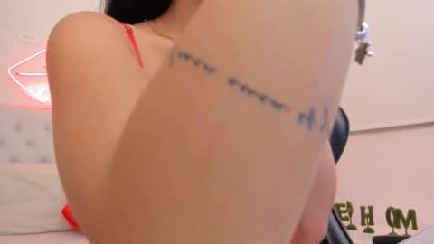 Snapshot of mia_jonnees chatting on 02-05-25, 12:27 online show from 02-05-25, 12:27