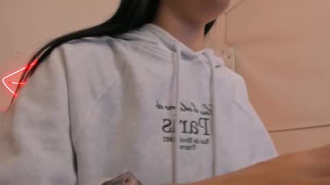 Snapshot of mia_jonnees chatting on 02-07-25, 12:17 online show from 02-07-25, 12:17