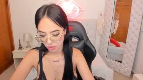 Snapshot of mia_jonnees chatting on 02-12-25, 03:49 online show from 02-12-25, 03:49