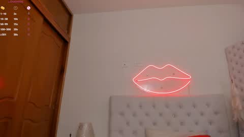 Snapshot of mia_jonnees chatting on 02-23-25, 10:42 online show from 02-23-25, 10:42