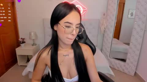 Snapshot of mia_jonnees chatting on 03-06-25, 12:30 online show from 03-06-25, 12:30