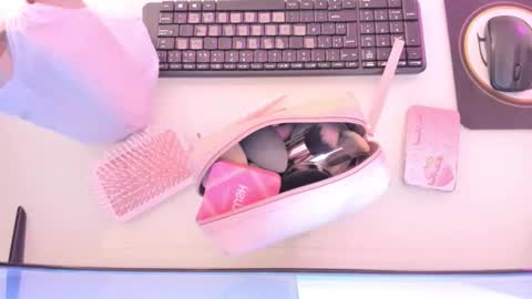 Snapshot of mia_jonnees chatting on 10-02-25, 12:01 online show from 10-02-25, 12:01
