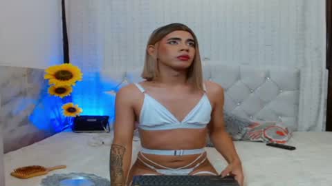 Mia online show from 07-12-26, 01:51
