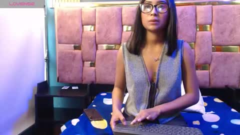 Snapshot of mia_konor06 chatting on 05-11-26, 02:45 Mia. online show from 05-11-26, 02:45