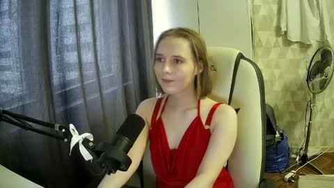 Mia online show from 05-28-26, 02:58
