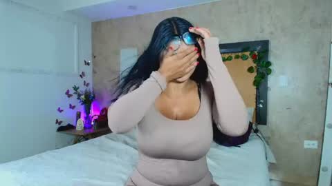 MIALOPEZ      .     Y      .      online show from 07-28-26, 06:07