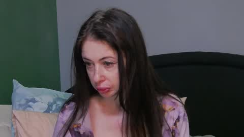 Snapshot of mia_lovi chatting on 01-06-25, 06:25 mia_lovi online show from 01-06-25, 06:25