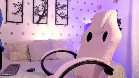 Mia online show from 07-10-26, 11:07
