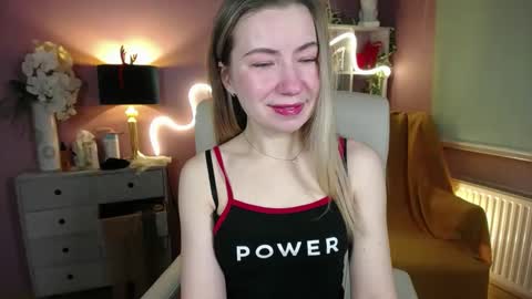 Mia online show from 01-12-25, 07:43