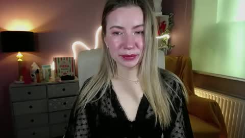 Mia online show from 03-06-25, 08:41