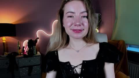 Mia online show from 10-19-25, 02:07