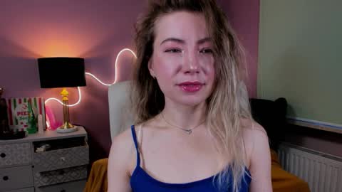 Mia online show from 11-21-25, 07:40