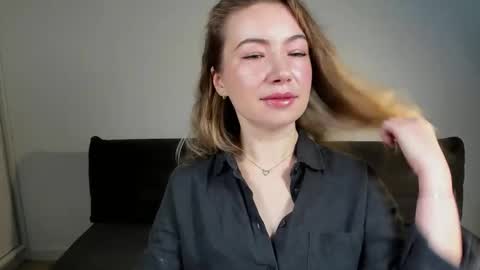 Mia online show from 11-26-25, 07:53