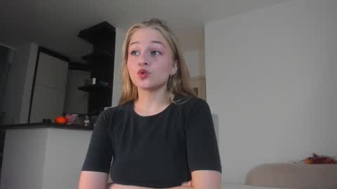 Mia here Appreciate your support online show from 10-26-25, 01:28