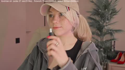 Snapshot of mia_milagros chatting on 11-27-25, 04:14 mia_milagros online show from 11-27-25, 04:14